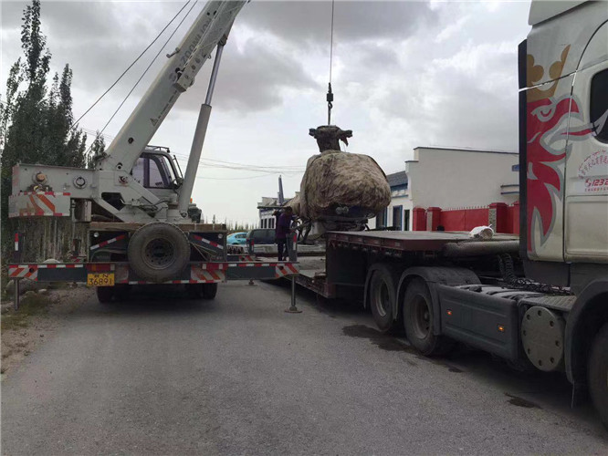 德令哈市狭窄场地（如小区、车间）适合用哪种吊车？