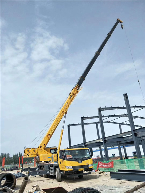 德令哈市超高层建筑钢结构吊装案例